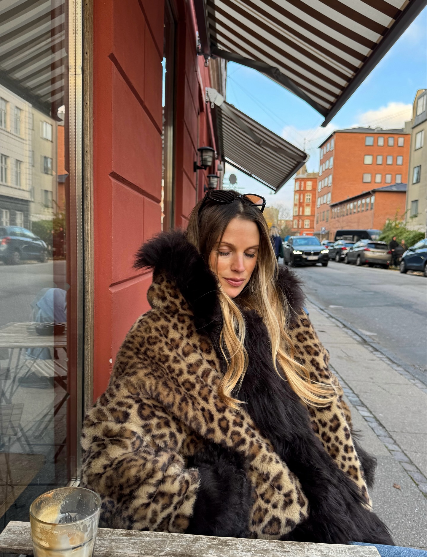 Anna Winck with brown hair with blonde highlights