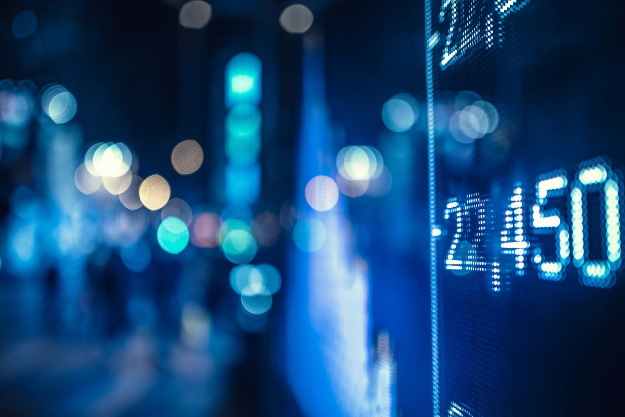 display stock market numbers and graph