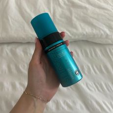 Junior beauty editor Grace Lindsay using the st tropez express tan