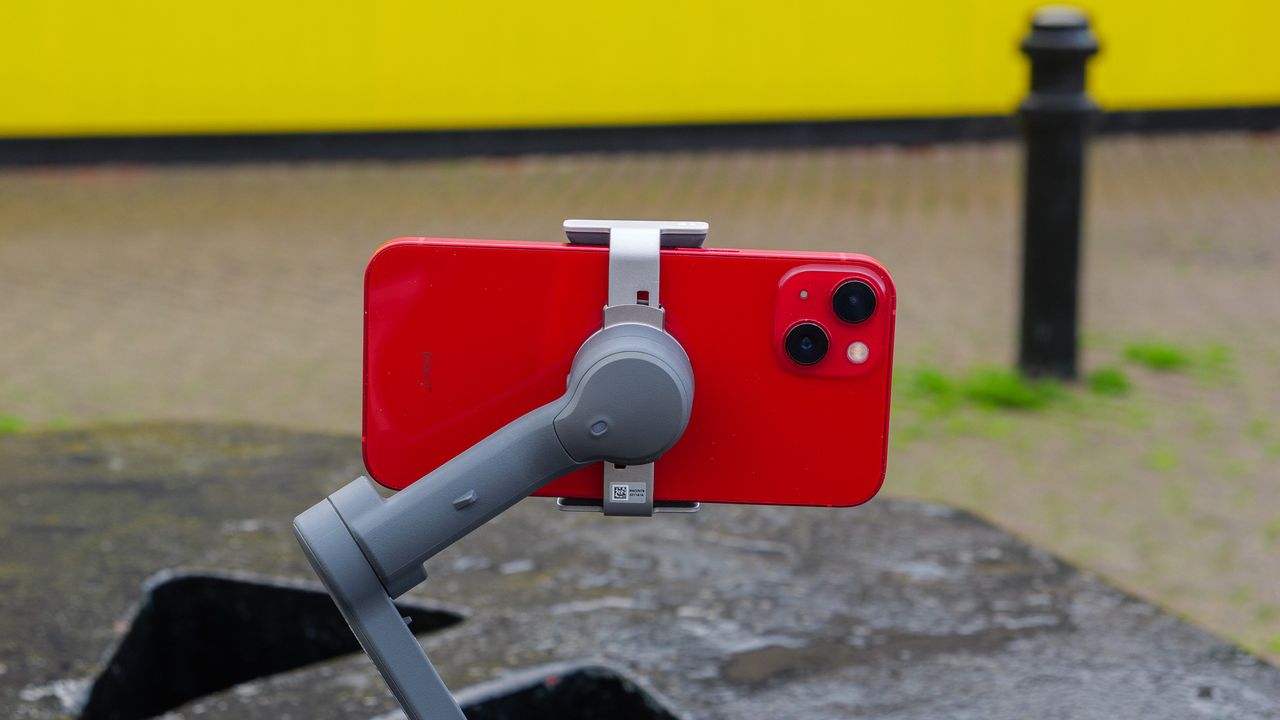 DJI Osmo Mobile 8 smartphone stabilizer