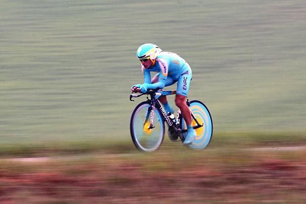 Alexander Vinokourov (Astana) was a blur to most as his speed proved too much for everyone else.