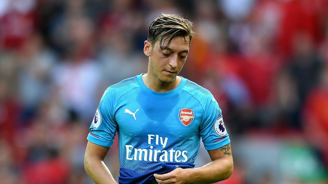 Mesut Ozil Arsenal Manchester United