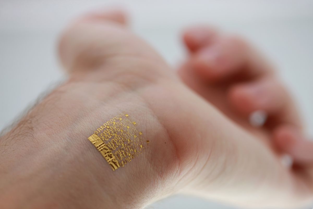 A wearable thermometer sticks to a man&#039;s wrist