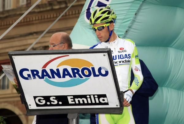 Vincenzo Nibali signs in