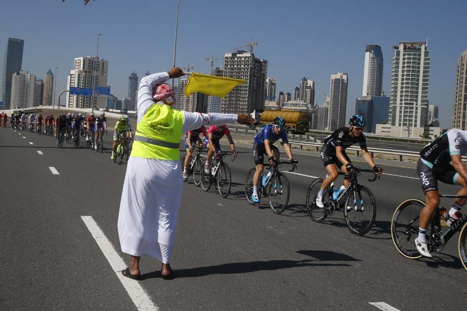 The peloton are given some roadside instruction