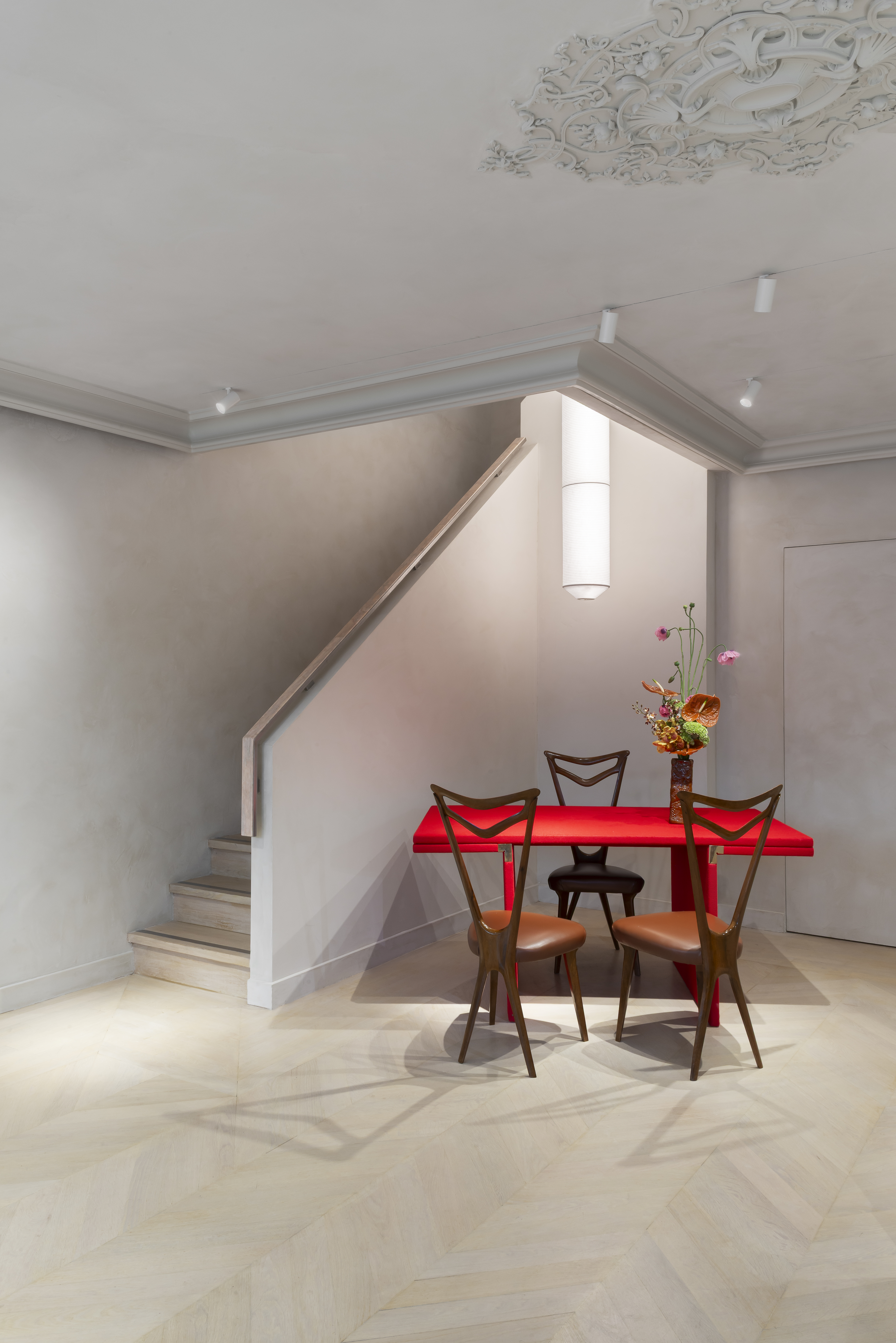 nikos koulis jewellery boutique in paris