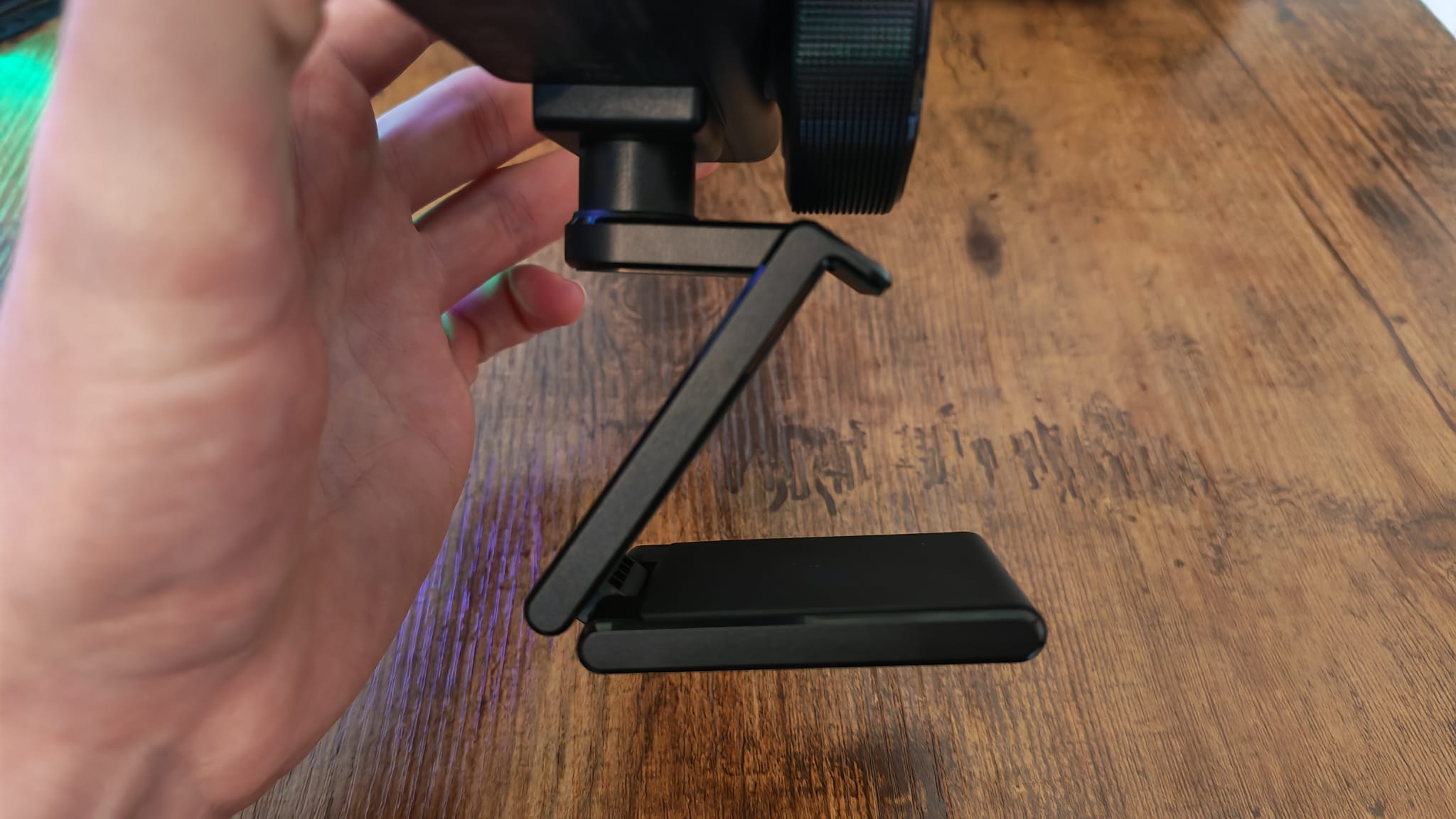 The crocodile clip on the Razer Kiyo V2 Pro