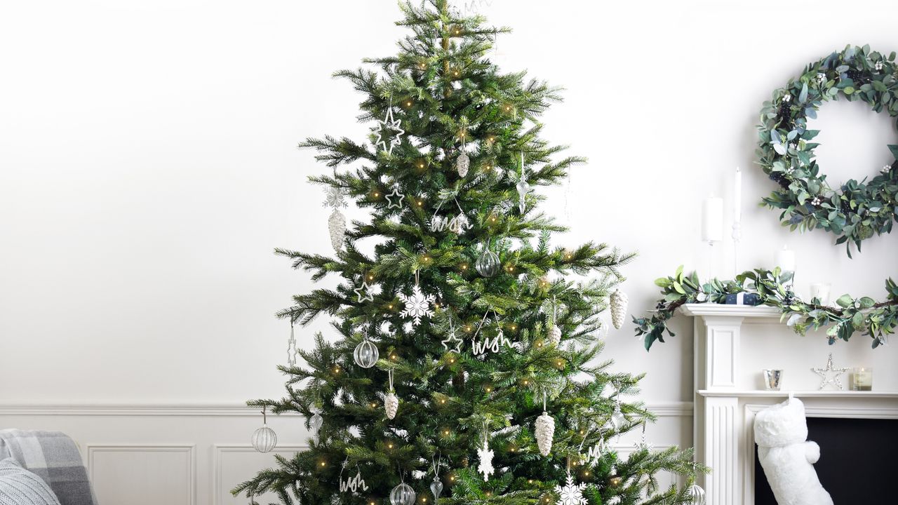 How to style The White Company Christmas tree like an expert | Livingetc