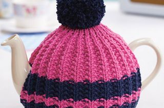 Free knitting patterns UK: Bobble Top Tea Cosy