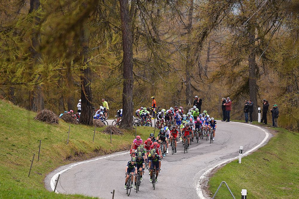 Movistar lead the peloton at the Tour de Romandie.