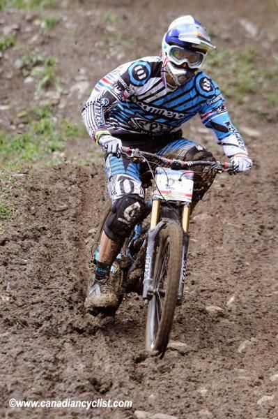 Gee Atherton (Commencal) on his way to a win