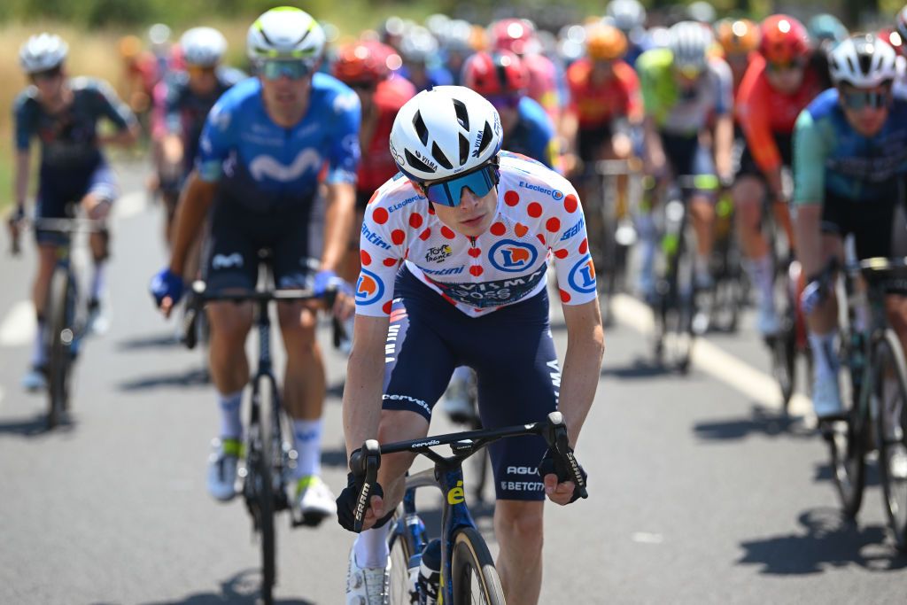 Jonas Vingegaard is again riding in the KOM polka-dot jersey