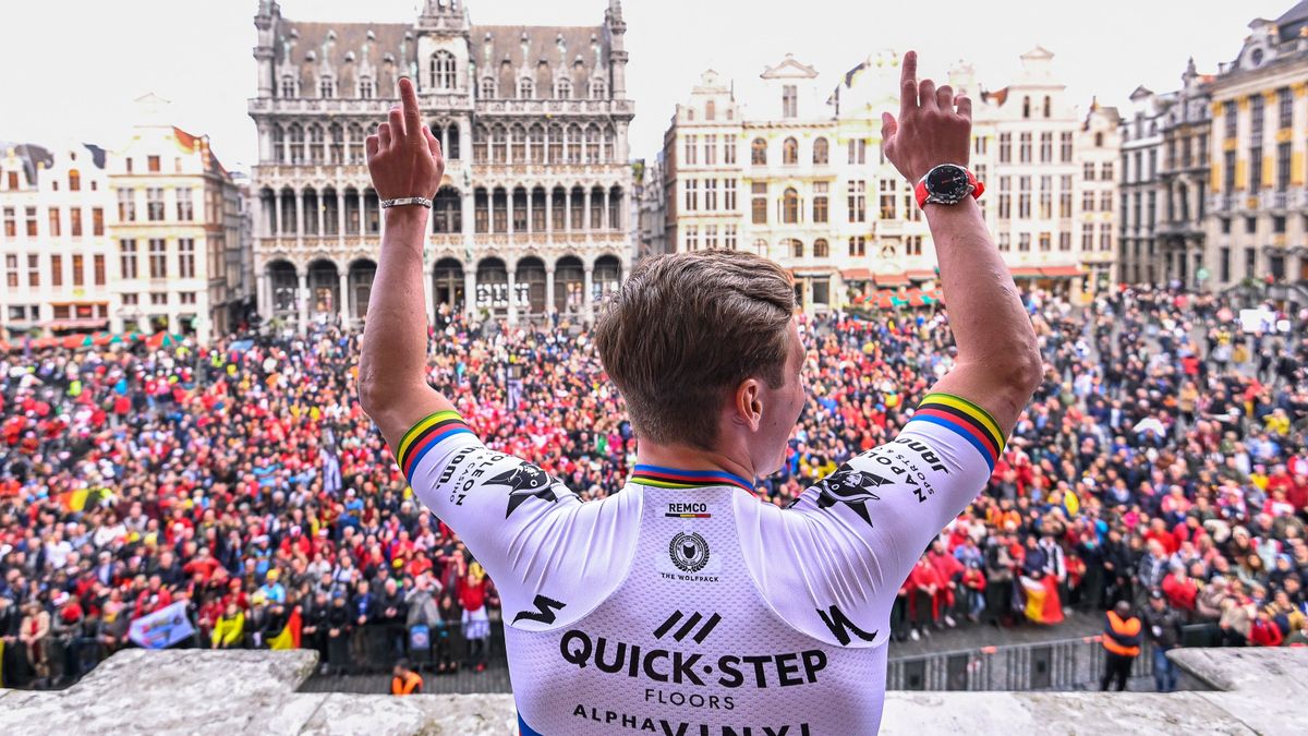 Remco Evenepoel celebrating 