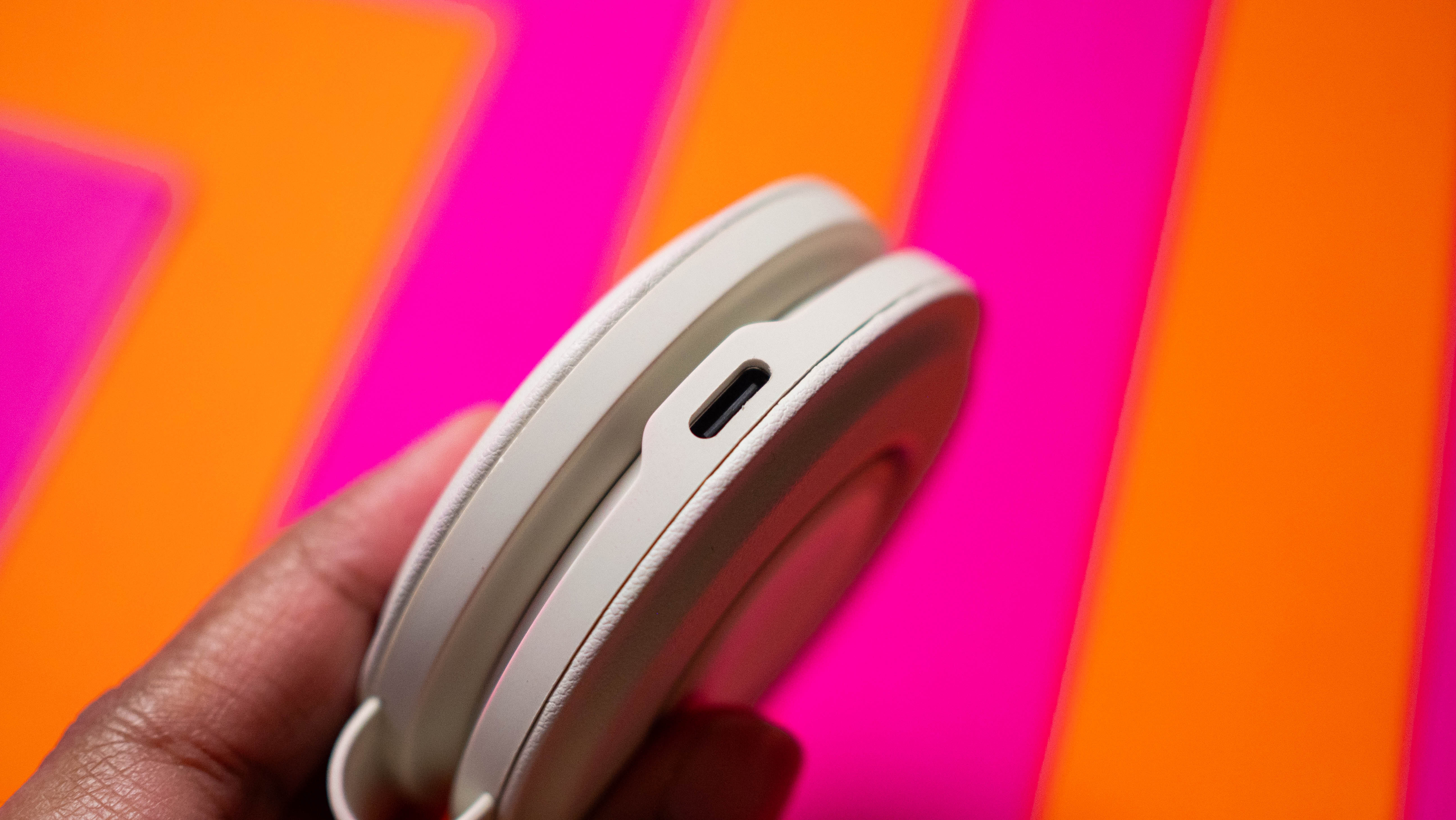 Satechi OntheGo 2-in-1 Qi 2 Travel Charger review