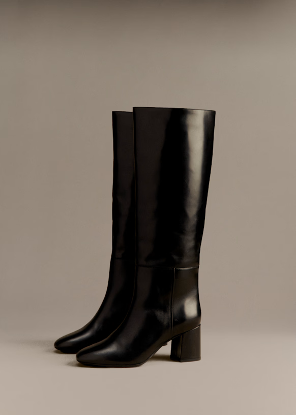 S&amp;eacute;zane, Theodora Boots