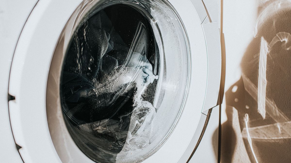 Can you wash shoes in the washer? Image of washing machine