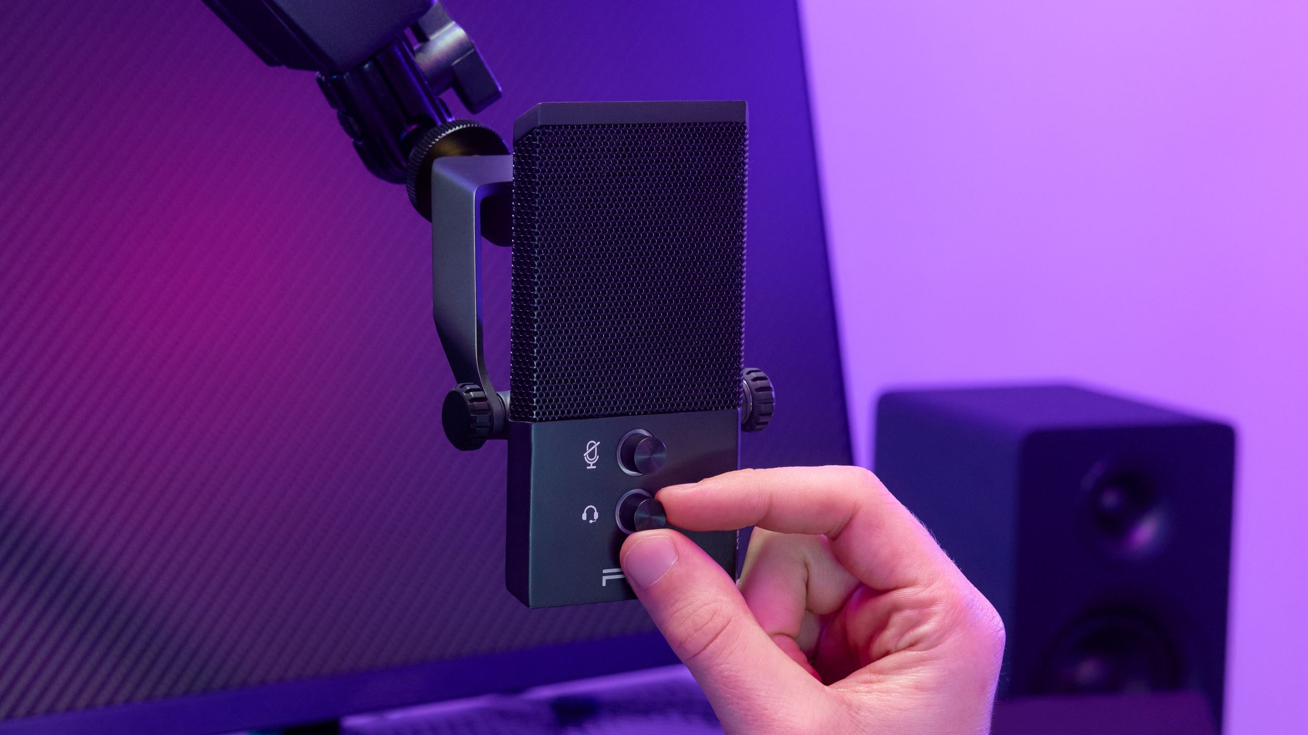Mickey Raphael Wireless Rig The RIG M2 Streamstar has the world's first Bluetooth audio gateway in ...