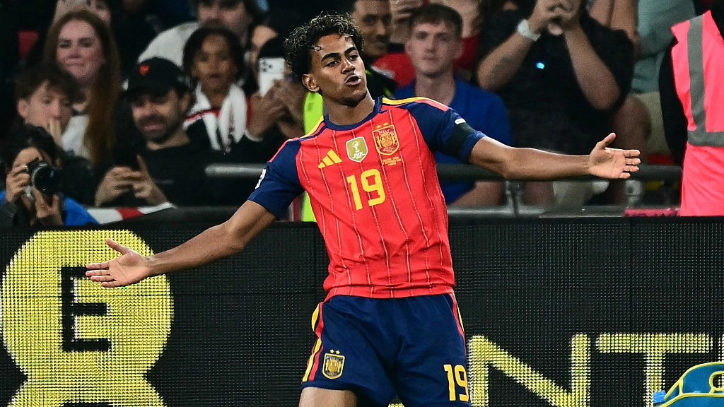 Lamine Yamal celebrates scoring a goal against England in the Nations League 2026/27