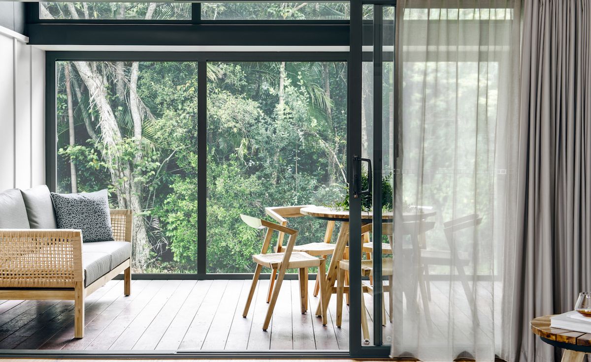 Elements of Byron | Wallpaper