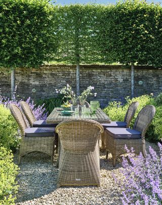 Outdoor living garden table and chair set