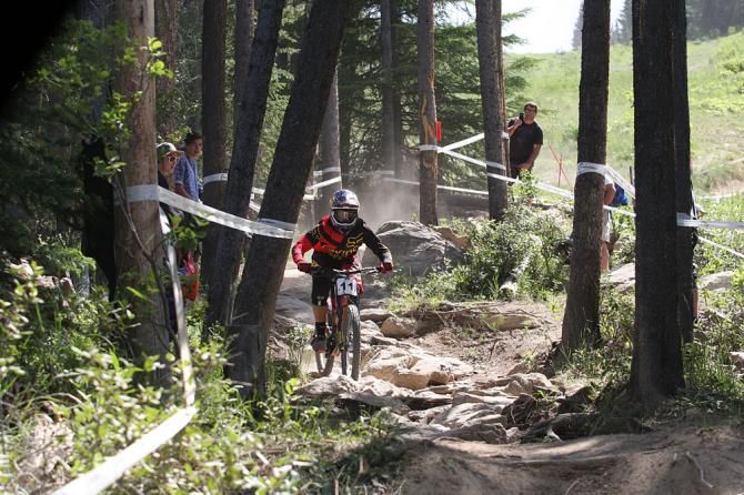 Steve Smith on his way to winning the 2013 Canadian downhill title