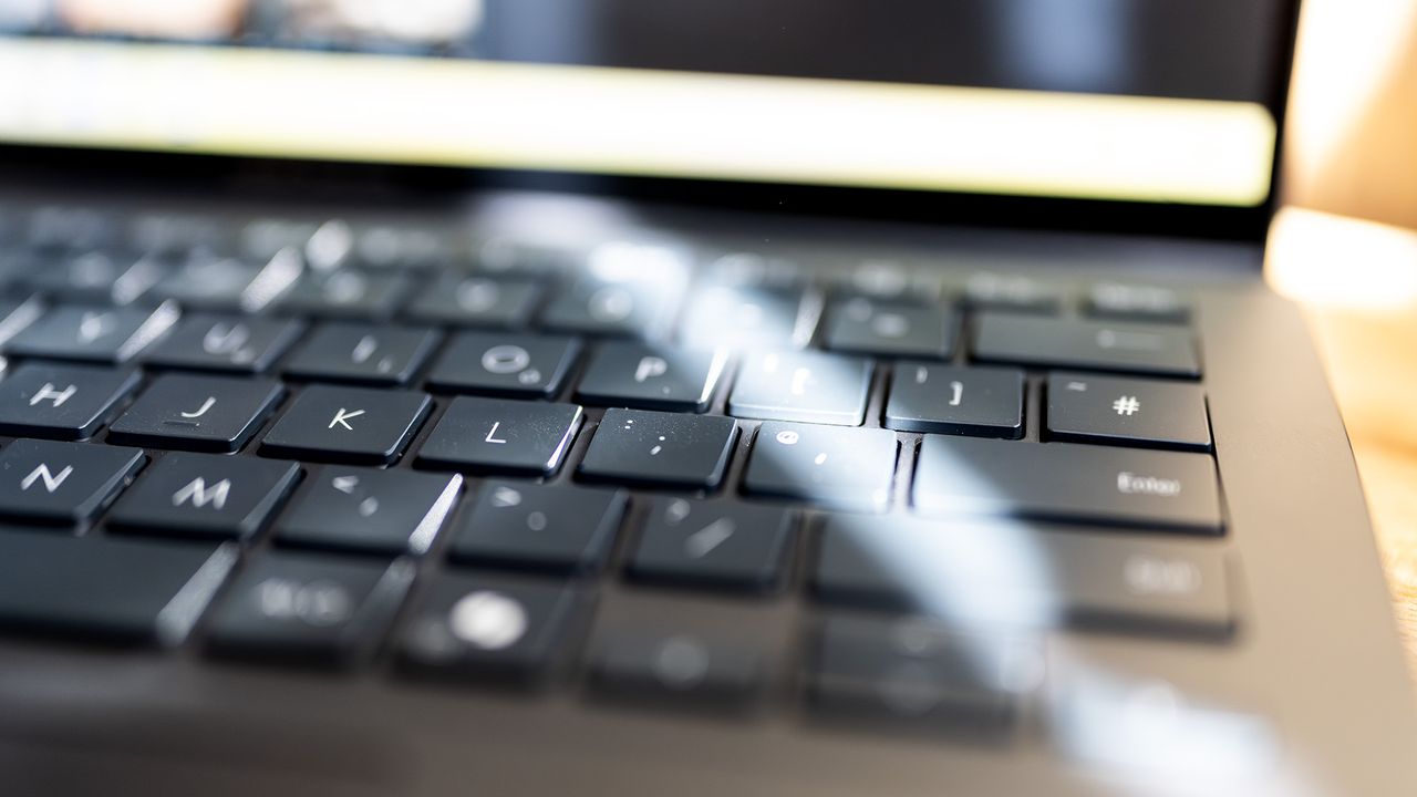 Asus ZenBook Duo 2025