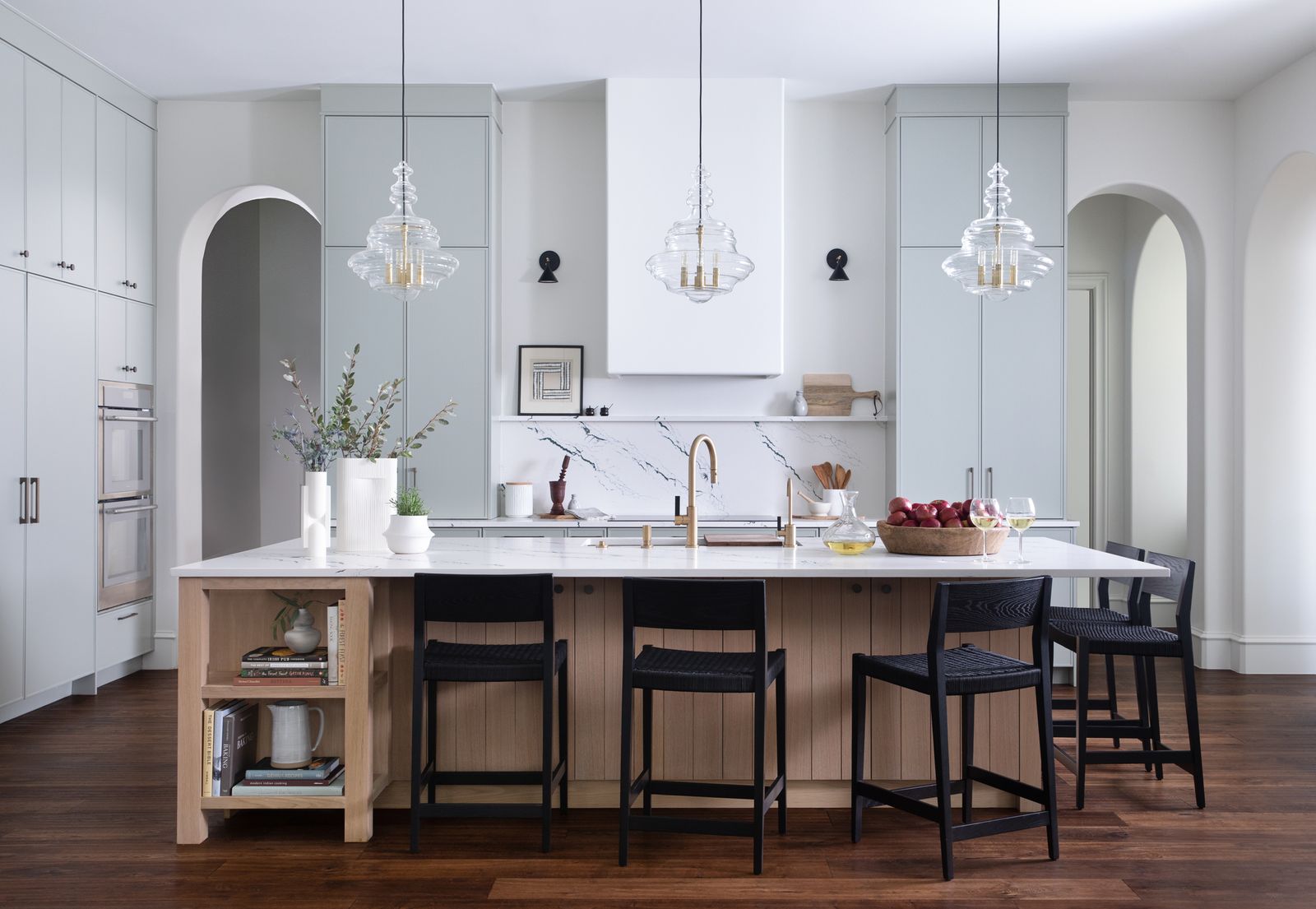 This kitchen reno uses the perfect minimalist palette | Livingetc