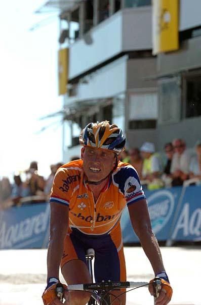 Boogerd looks beat. No wonder, after the monster stage.