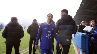 Sam Kerr of Chelsea leaves the pitch after the abandonment of the Women's Super League match between Chelsea and Liverpool on 22 January, 2023 at Kingsmeadow in Norbiton, United Kingdom.ki
