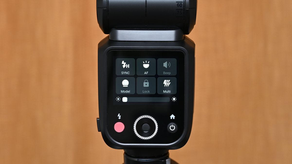 Godox V100 flashgun color touchscreen