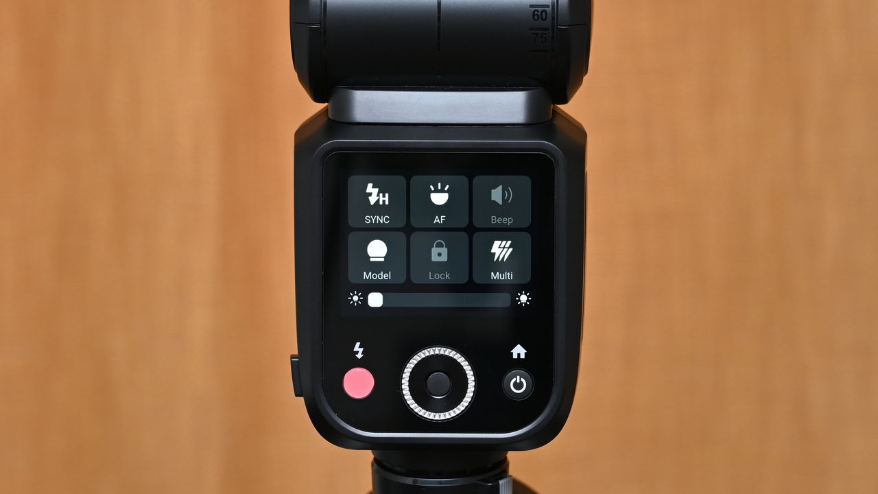 Godox V100 flashgun color touchscreen