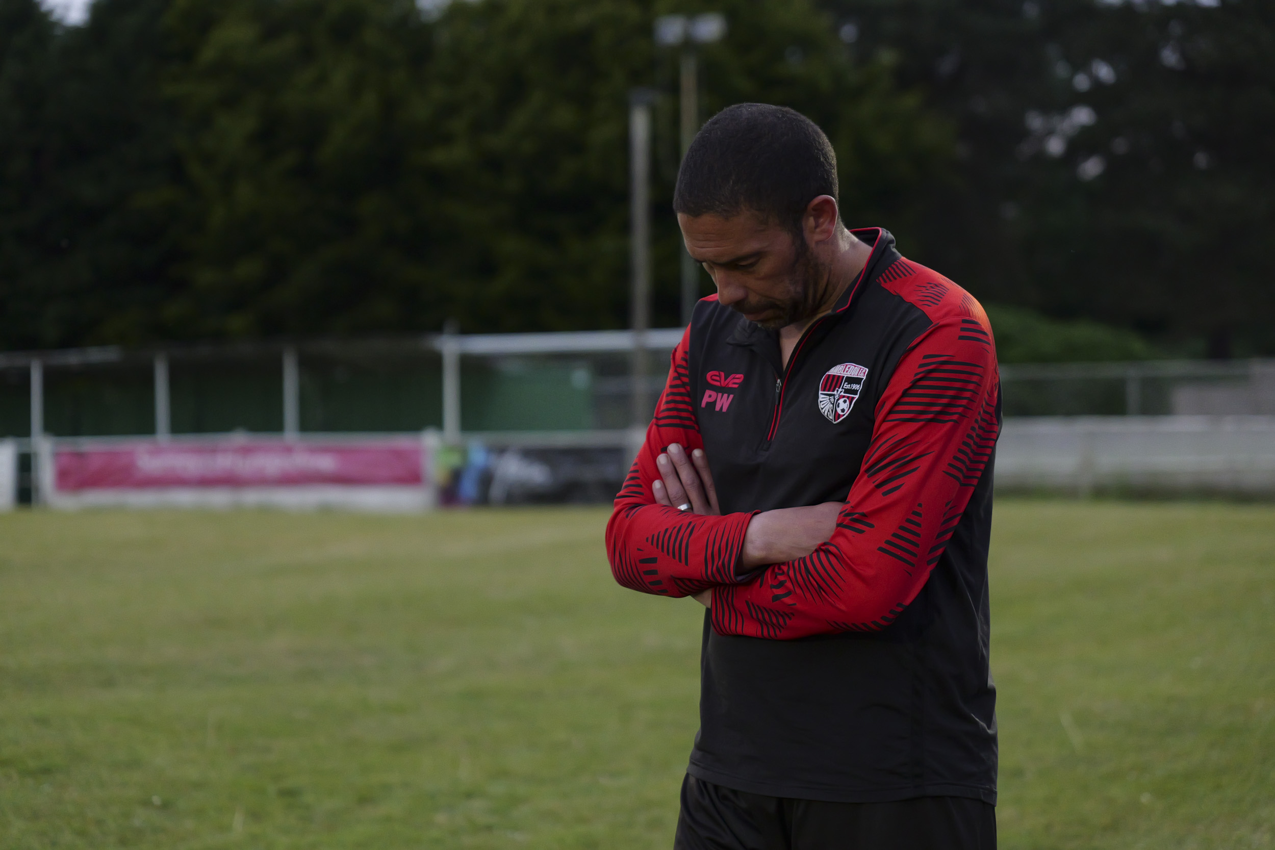 Panasonic Lumix S1 II sample gallery: footballer on sidelines