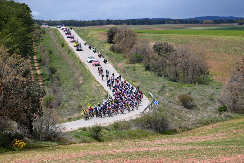 ZARAGOZA SPAIN MAY 01 A general view of the peloton passing through a landscape during the 10th La Vuelta Femenina 2024 Stage 4 a 1423km stage from Molina de Aragon to Zaragoza on May 01 2024 in Zaragoza Spain Photo by Alex BroadwayGetty Images