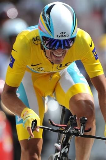 Alberto Contador (Astana) powers to the finish line in Pauillac.