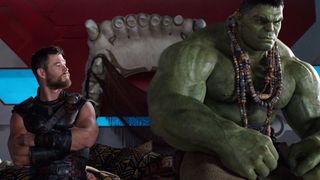Chris Hemsworth (Thor) et Mark Ruffalo (Hulk) dans Thor: Ragnarok