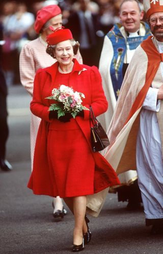 queen elizabeth best fashion 1989