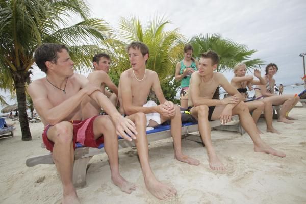 Grischa Niermann, Fr&auml;nk Schleck, Andy Schleck and Tony Martin discuss getting in the water.