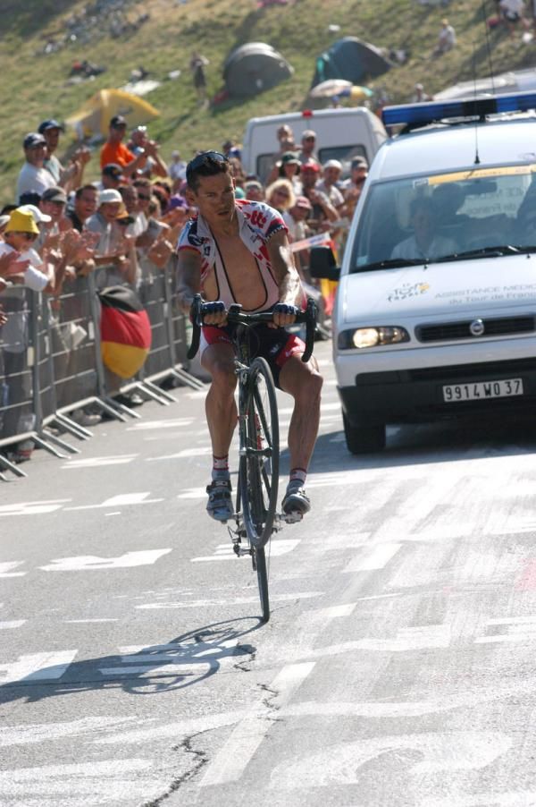 He's wheelie good: Alpe d'Heuz 2003