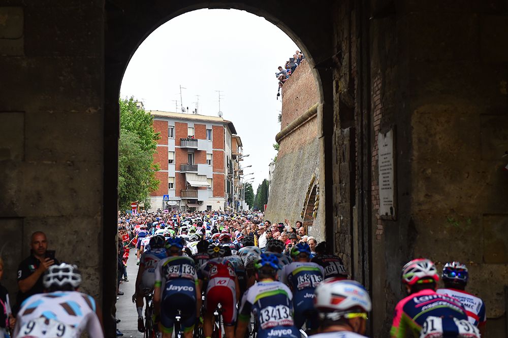 The peloton rides the neutral start