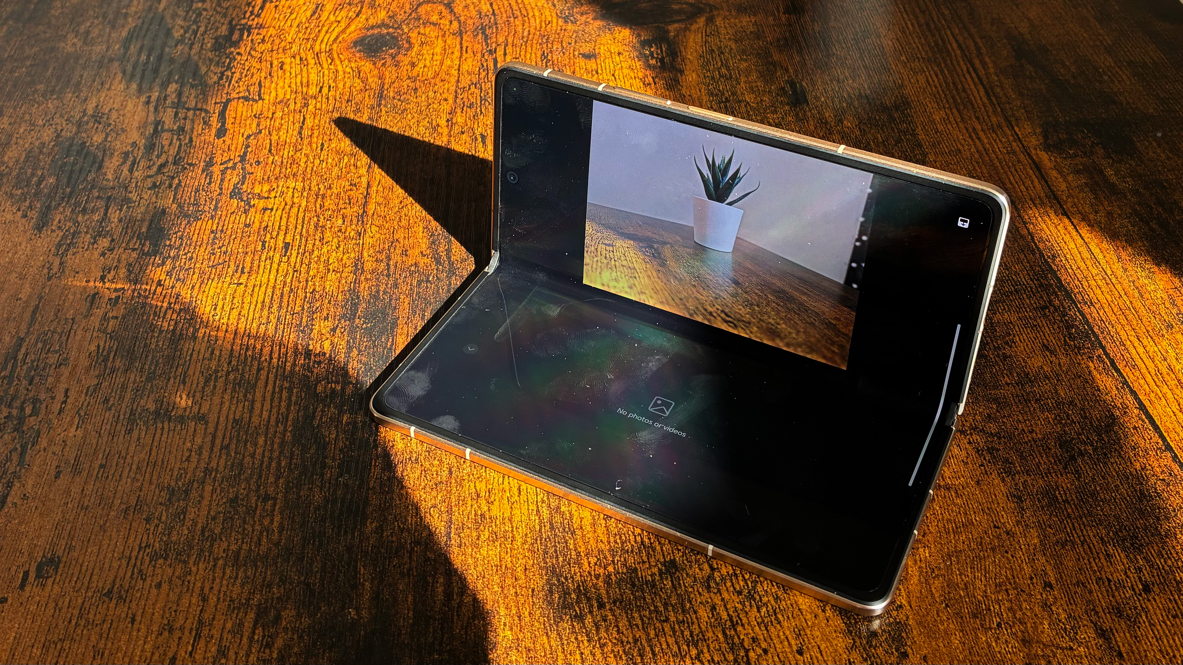 The Honor Magic V6 on a desk