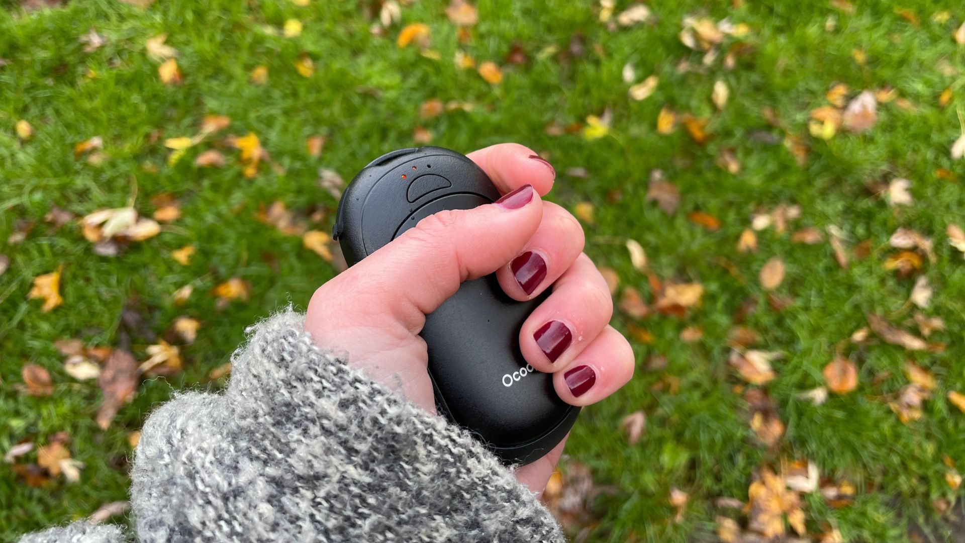Laura using the Ocoopa UT3 Rechargable Electric Hand Warmers