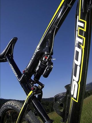 Scott achieved an insanely light 1.89kg (4.17lb) frame weight