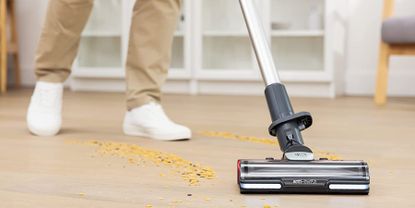 Image of Hoover HF9 being used on hard floor in promo image 