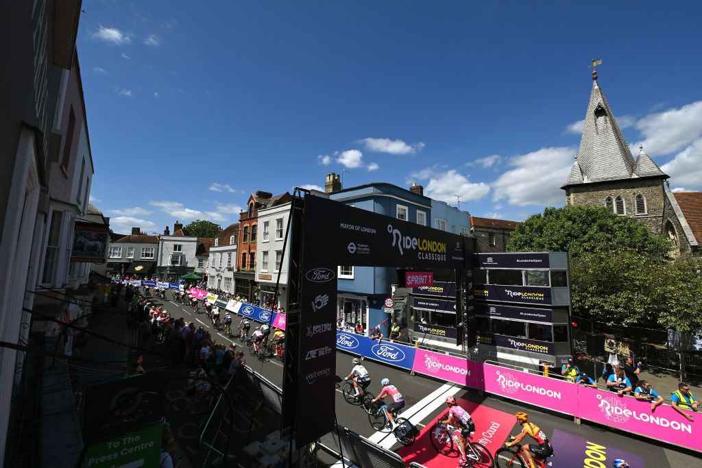 MALDON ENGLAND MAY 27 A general view of the peloton competing during the 5th RideLondon Classique 2022 Stage 1 a 1365km stage from Maldon to Maldon RideLondon UCIWWT on May 27 2022 in Maldon England Photo by Justin SetterfieldGetty Images