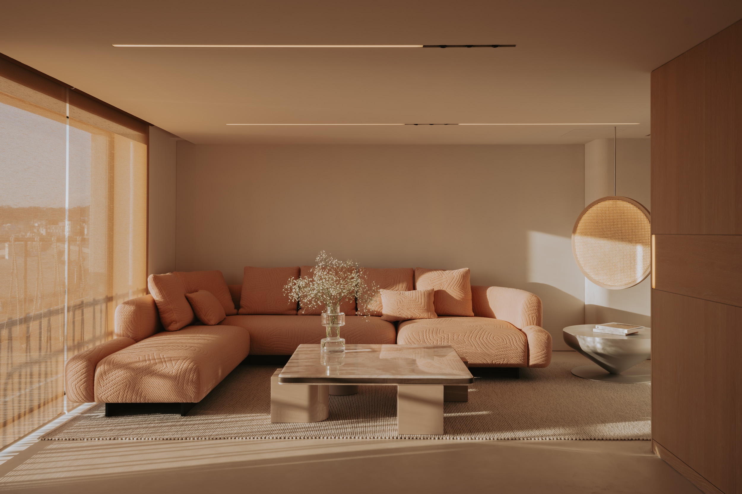 Lulla House, a Kamakura house overlooking the ocean through minimalist interiors