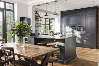 kitchen layout ideas using a peninsula