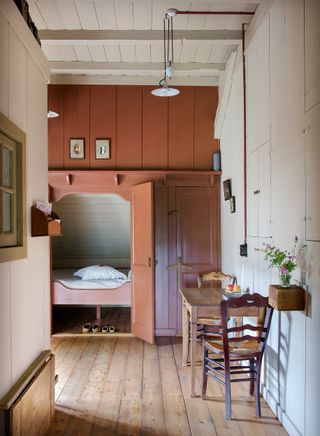 traditional dutch bedroom