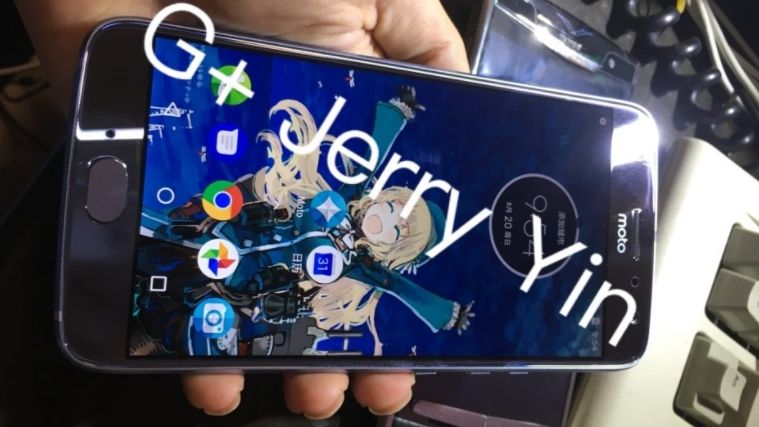 The front of the Moto X4 is more familiar, with large bezels above and below the screen