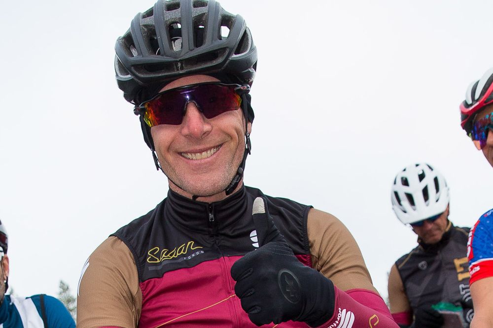 Former pro Levi Leipheimer gives a thumbs up before the start of the Sagan Fondo