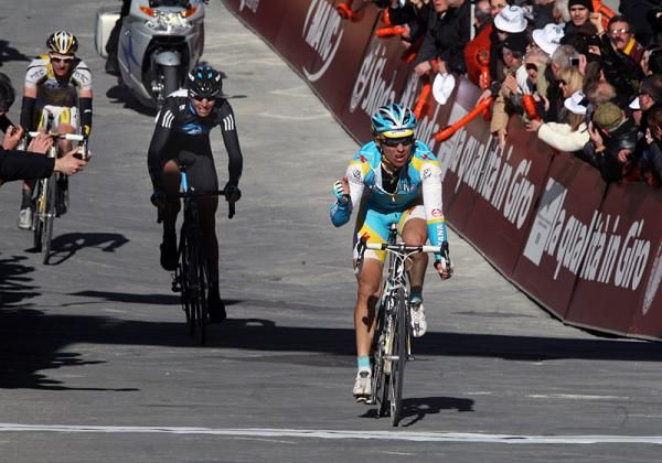 Maxim Iglinskiy (Astana) outsprints Thomas L&ouml;fkvist (Sky) and Michael Rogers (HTC - Columbia) to win the Montepaschi Strade Bianche.